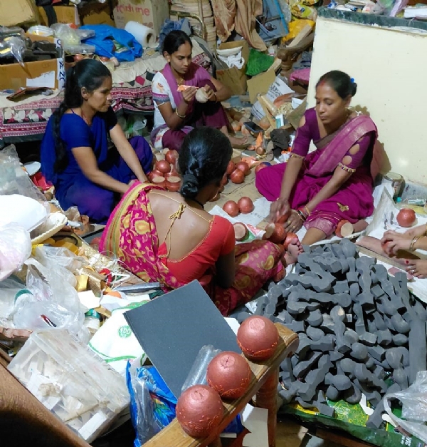 ભારત પર્વ–2025,વેસ્ટ મટિરિયલમાંથી સંગીતના પ્રતિરૂપ વાદ્યો બનાવી આત્મનિર્ભર બન્યા કલાકાર રાહુલ શ્રીવાસ ભારત પર્વ–2025,વેસ્ટ મટિરિયલમાંથી સંગીતના પ્રતિરૂપ વાદ્યો બનાવી આત્મનિર્ભર બન્યા કલાકાર રાહુલ શ્રીવાસ