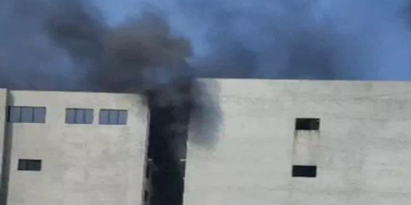 સારોલી ટેક્સટાઇલ માર્કેટમાં ભીષણ આગ: ફાયર બ્રિગેડની સતર્ક કામગીરીથી મોટો અકસ્માત ટળ્યો