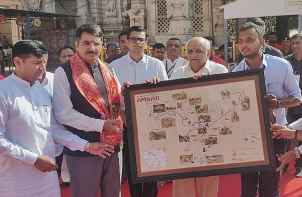MUKHYAMANTRI E AMBAJI MANDIR MA DARSHAN KARYA MUKHYAMANTRI E AMBAJI MANDIR MA DARSHAN KARYA