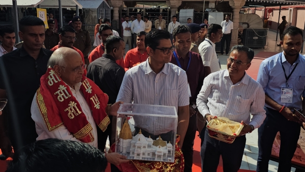 MUKHYAMANTRI E AMBAJI MANDIR MA DARSHAN KARYA MUKHYAMANTRI E AMBAJI MANDIR MA DARSHAN KARYA