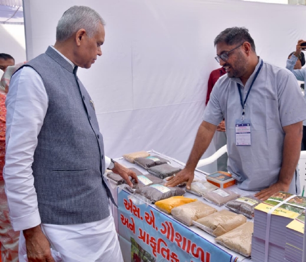 ગુજરાતમાં રાસાયણિક ખેતીના કારણે કેન્સર થવાનો ખતરો વધ્યો છે રાજ્યપાલ આચાર્ય દેવવ્રત ગુજરાતમાં રાસાયણિક ખેતીના કારણે કેન્સર થવાનો ખતરો વધ્યો છે રાજ્યપાલ આચાર્ય દેવવ્રત