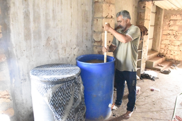 પોરબંદર જિલ્લાના પ્રગતિશીલ ખેડૂતની અનોખી પહેલ: પ્રાકૃતિક કૃષિ અપનાવીને મબલક આવક સાથે સુદૃઢ સ્વાસ્થ્ય તરફ પ્રયાણ. પોરબંદર જિલ્લાના પ્રગતિશીલ ખેડૂતની અનોખી પહેલ: પ્રાકૃતિક કૃષિ અપનાવીને મબલક આવક સાથે સુદૃઢ સ્વાસ્થ્ય તરફ પ્રયાણ.