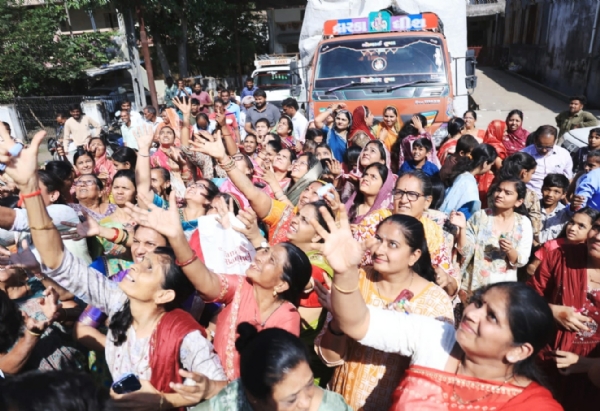 નેત્રંગમાં અંકિત પ્રજાપતિ 20 વર્ષની ઉંમરે આચાર્ય વિજયરત્નસુંદર મહારાજના હસ્તે દીક્ષા લેશે નેત્રંગમાં અંકિત પ્રજાપતિ 20 વર્ષની ઉંમરે આચાર્ય વિજયરત્નસુંદર મહારાજના હસ્તે દીક્ષા લેશે