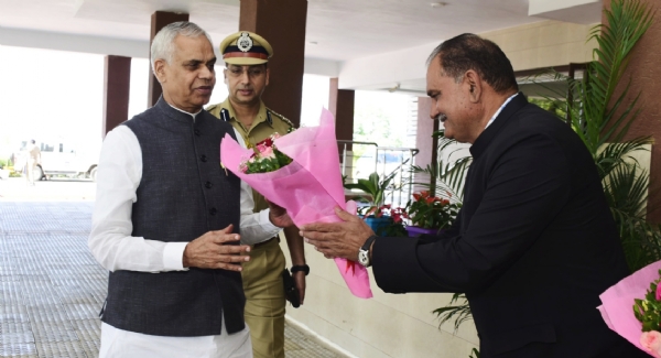 એકતાનગર ખાતે ગુજરાત રાજ્યના રાજ્યપાલ આચાર્ય દેવવ્રતજીનું સર્કિટ હાઉસ ખાતે સન્માન એકતાનગર ખાતે ગુજરાત રાજ્યના રાજ્યપાલ આચાર્ય દેવવ્રતજીનું સર્કિટ હાઉસ ખાતે સન્માન