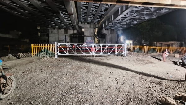 ઉદ્યોગ નગર ફાટક ન ખોલતા સ્થાનિકો સોમવારે ઉપવાસ પર ઉતરશે. ઉદ્યોગ નગર ફાટક ન ખોલતા સ્થાનિકો સોમવારે ઉપવાસ પર ઉતરશે.