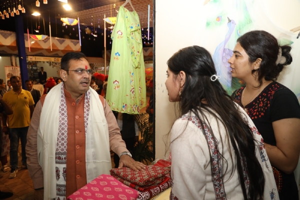 ભારત પર્વની ઉજવણી આપણી મૂળ સંસ્કૃતિ અને પરંપરા સાથે જોડી આપણાં સાંસ્કૃતિક મૂલ્યોનું સન્માન કરવા માટે અદભુત મંચ ભારત પર્વની ઉજવણી આપણી મૂળ સંસ્કૃતિ અને પરંપરા સાથે જોડી આપણાં સાંસ્કૃતિક મૂલ્યોનું સન્માન કરવા માટે અદભુત મંચ