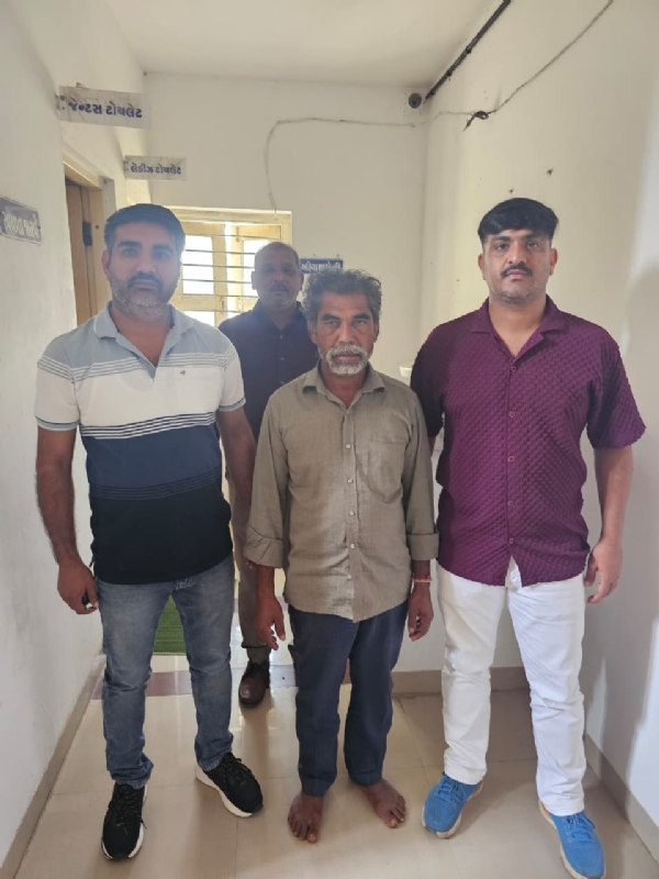 ચોરીના ગુન્હામાં 16 વર્ષથી ફરાર આરોપી ઝડપાયા. ચોરીના ગુન્હામાં 16 વર્ષથી ફરાર આરોપી ઝડપાયા.