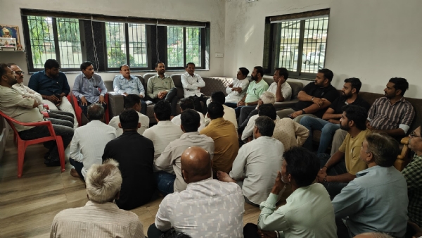 અમરેલી ખાતે મંત્રી કોશિક વેકારીયાએ SIR મતદાર યાદી સુધારણા અભિયાનમાં આપ્યું માર્ગદર્શન અમરેલી ખાતે મંત્રી કોશિક વેકારીયાએ SIR મતદાર યાદી સુધારણા અભિયાનમાં આપ્યું માર્ગદર્શન