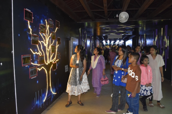 એકતા નગરના પ્રકાશ પર્વમાં વડાપ્રધાન નરેન્દ્ર મોદીના નેતૃત્વમાં વિકસિત ભારતનું પ્રતિક ગ્રીન ટ્રીબન્યું આકર્ષણનું કેન્દ્ર એકતા નગરના પ્રકાશ પર્વમાં વડાપ્રધાન નરેન્દ્ર મોદીના નેતૃત્વમાં વિકસિત ભારતનું પ્રતિક ગ્રીન ટ્રીબન્યું આકર્ષણનું કેન્દ્ર