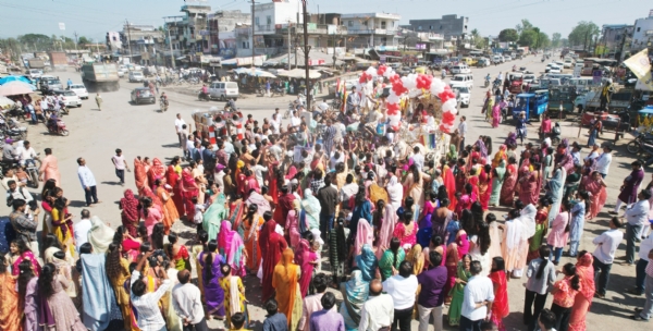 નેત્રંગમાં અંકિત પ્રજાપતિ 20 વર્ષની ઉંમરે આચાર્ય વિજયરત્નસુંદર મહારાજના હસ્તે દીક્ષા લેશે નેત્રંગમાં અંકિત પ્રજાપતિ 20 વર્ષની ઉંમરે આચાર્ય વિજયરત્નસુંદર મહારાજના હસ્તે દીક્ષા લેશે