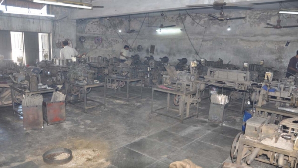 જામનગરના નાના-મોટા કારખાનાઓ શરૂ થયા જામનગરના નાના-મોટા કારખાનાઓ શરૂ થયા