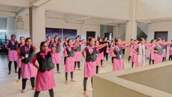 સેલ્ફ ડિફેન્સની તાલીમ સેલ્ફ ડિફેન્સની તાલીમ