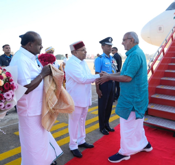ઉપરાષ્ટ્રપતિ સી.પી. રાધાકૃષ્ણન, કર્ણાટકની મુલાકાતે બેંગલુરુ પહોંચ્યા ઉપરાષ્ટ્રપતિ સી.પી. રાધાકૃષ્ણન, કર્ણાટકની મુલાકાતે બેંગલુરુ પહોંચ્યા