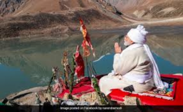 આદી કૈલાશ માં પૂજા-અર્ચના કરતા પ્રધાનમંત્રી આદી કૈલાશ માં પૂજા-અર્ચના કરતા પ્રધાનમંત્રી