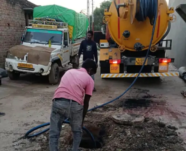 પાટણ શહેર કોંગ્રેસનો વિરોધ: પાલિકાનું જેટીંગ મશીન નિયમ વિરુદ્ધ અન્ય ગામે મોકલાયું પાટણ શહેર કોંગ્રેસનો વિરોધ: પાલિકાનું જેટીંગ મશીન નિયમ વિરુદ્ધ અન્ય ગામે મોકલાયું