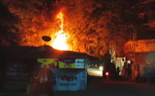 વાલિયામાં બજારમાં બસ સ્ટેશનમાં લાગી આગ