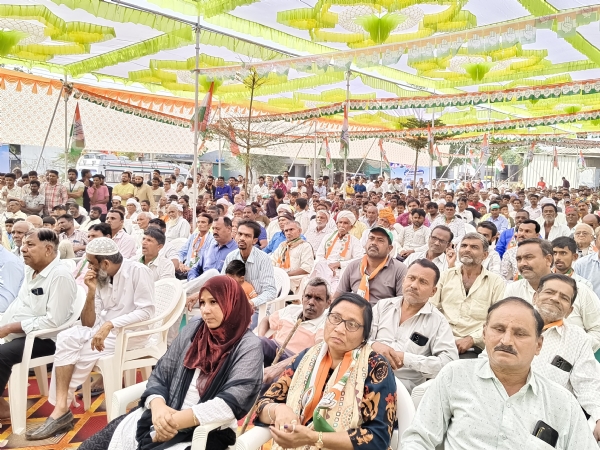 સિદ્ધપુર સહિતના વિસ્તારોમાં યાત્રા વિવિધ રૂટ પર નિકળી પ્રદેશ પ્રમુખ અમિત ચાવડાએ ટ્રેક્ટર ચલાવ્યું, દારૂબંધીના કડક અમલની માગ કરી સિદ્ધપુર સહિતના વિસ્તારોમાં યાત્રા વિવિધ રૂટ પર નિકળી પ્રદેશ પ્રમુખ અમિત ચાવડાએ ટ્રેક્ટર ચલાવ્યું, દારૂબંધીના કડક અમલની માગ કરી