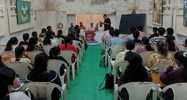 નટવરસિંહજી આર્ટ ગેલેરી ખાતે આર્ટ ક્લાસીસનું આયોજન કરાયું. નટવરસિંહજી આર્ટ ગેલેરી ખાતે આર્ટ ક્લાસીસનું આયોજન કરાયું.