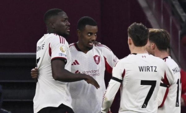 જીત બાદ ખુશી મનાવતી લિવરપૂલ ટીમ