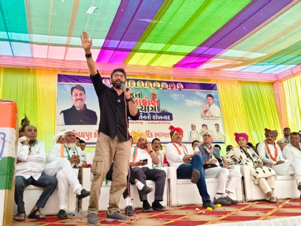 સિદ્ધપુર સહિતના વિસ્તારોમાં યાત્રા વિવિધ રૂટ પર નિકળી પ્રદેશ પ્રમુખ અમિત ચાવડાએ ટ્રેક્ટર ચલાવ્યું, દારૂબંધીના કડક અમલની માગ કરી સિદ્ધપુર સહિતના વિસ્તારોમાં યાત્રા વિવિધ રૂટ પર નિકળી પ્રદેશ પ્રમુખ અમિત ચાવડાએ ટ્રેક્ટર ચલાવ્યું, દારૂબંધીના કડક અમલની માગ કરી