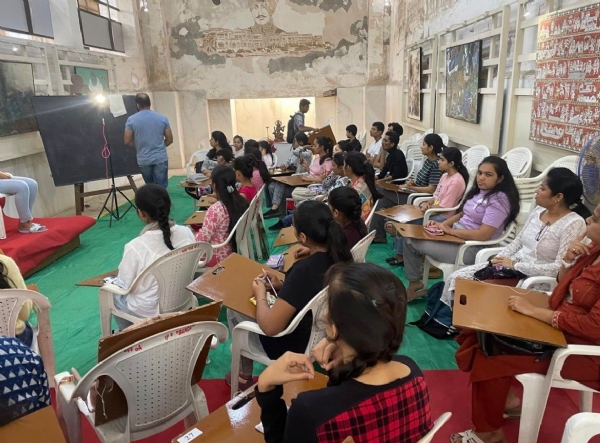 નટવરસિંહજી આર્ટ ગેલેરી ખાતે આર્ટ ક્લાસીસનું આયોજન કરાયું. નટવરસિંહજી આર્ટ ગેલેરી ખાતે આર્ટ ક્લાસીસનું આયોજન કરાયું.