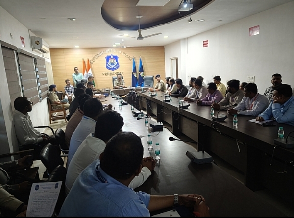 પોરબંદર પોલીસ દ્વારા ઓપરેશન મ્યુઅલ હન્ટ અંતર્ગત બેન્ક એકાઉન્ટ તપાસવા બેઠક યોજી. પોરબંદર પોલીસ દ્વારા ઓપરેશન મ્યુઅલ હન્ટ અંતર્ગત બેન્ક એકાઉન્ટ તપાસવા બેઠક યોજી.