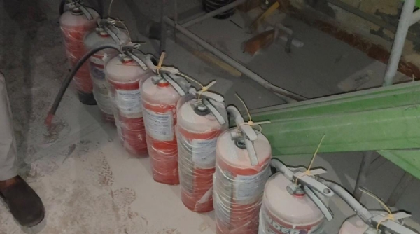 પોરબંદરમાં ફાયર સેફટીનો બાટલો ફાટતા એક નું મોત. પોરબંદરમાં ફાયર સેફટીનો બાટલો ફાટતા એક નું મોત.