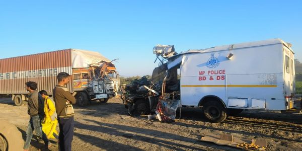 મધ્યપ્રદેશ: ભયાનક માર્ગ અકસ્માતમાં મુરૈના બોમ્બ સ્ક્વોડના ચાર જવાનોના મોત, એક ગંભીર રીતે ઘાયલ