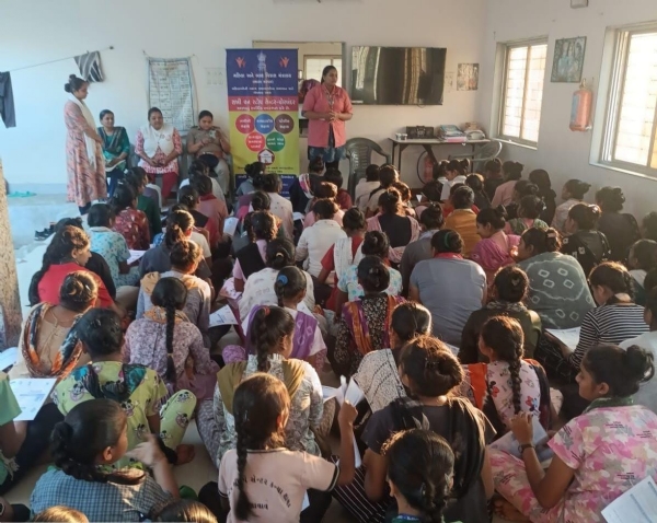 પોરબંદર જિલ્લાના રાણાવાવ ખાતે મહિલા હિંસા નાબૂદી અભિયાન અંતર્ગત જાગૃતતા કાર્યક્રમો યોજાયા. પોરબંદર જિલ્લાના રાણાવાવ ખાતે મહિલા હિંસા નાબૂદી અભિયાન અંતર્ગત જાગૃતતા કાર્યક્રમો યોજાયા.