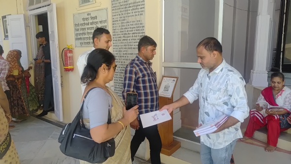 પોરબંદર કીર્તિ મંદિર ખાતે દીવાદાંડી અને ગુજરાત પાક્ષિકનું વિતરણ કરાયું. પોરબંદર કીર્તિ મંદિર ખાતે દીવાદાંડી અને ગુજરાત પાક્ષિકનું વિતરણ કરાયું.