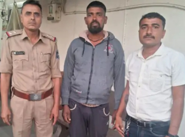 રાધનપુર પોલીસે ચોરીના ગુનામાં છેલ્લા 15 વર્ષથી ફરાર આરોપીને ઝડપી પાડ્યો. રાધનપુર પોલીસે ચોરીના ગુનામાં છેલ્લા 15 વર્ષથી ફરાર આરોપીને ઝડપી પાડ્યો.