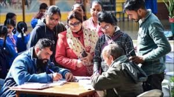 ગુજરાતમાં SIRની ડેડલાઇન વધી,14 ડિસેમ્બર સુધી ફોર્મ ભરી શકાશે ગુજરાતમાં SIRની ડેડલાઇન વધી,14 ડિસેમ્બર સુધી ફોર્મ ભરી શકાશે