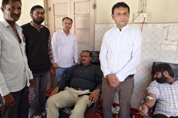 સાવરકુંડલાના પ્રવીણભાઈ સાવજનો માનવતાનો અનોખો પ્રયોગ: 110 મી વખત બ્લડ ડોનેશન કરી યુવાનો માટે બની પ્રેરણા