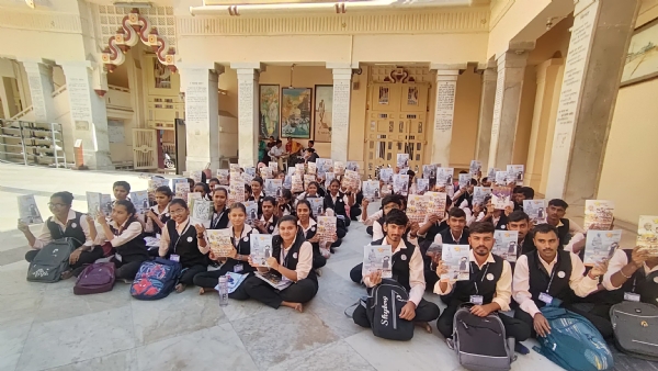 પોરબંદર કીર્તિ મંદિર ખાતે દીવાદાંડી અને ગુજરાત પાક્ષિકનું વિતરણ કરાયું. પોરબંદર કીર્તિ મંદિર ખાતે દીવાદાંડી અને ગુજરાત પાક્ષિકનું વિતરણ કરાયું.