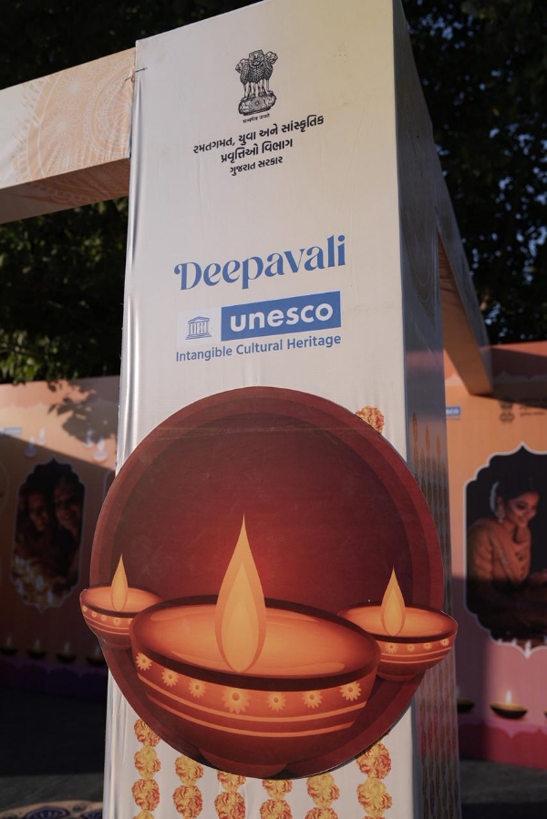 ઇન્ટેન્જિબલ દીપાવલી ઇન્ટેન્જિબલ દીપાવલી