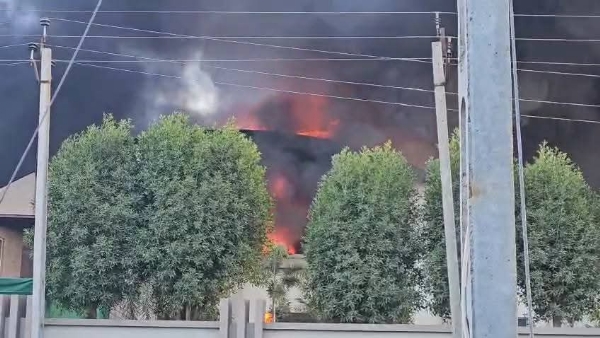 કડી નજીક પોલિમર્સ કંપનીમાં ભીષણ આગ: ફાયર બ્રિગેડની દોડધામ, ધુમાડાના ગોટેગોટા કડી નજીક પોલિમર્સ કંપનીમાં ભીષણ આગ: ફાયર બ્રિગેડની દોડધામ, ધુમાડાના ગોટેગોટા