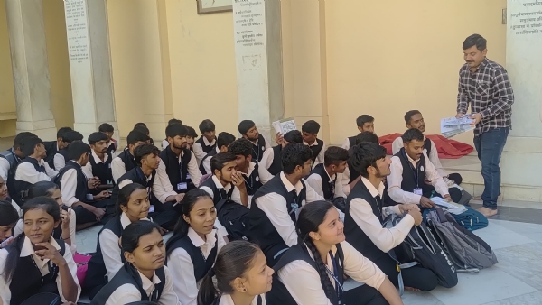 પોરબંદર કીર્તિ મંદિર ખાતે દીવાદાંડી અને ગુજરાત પાક્ષિકનું વિતરણ કરાયું. પોરબંદર કીર્તિ મંદિર ખાતે દીવાદાંડી અને ગુજરાત પાક્ષિકનું વિતરણ કરાયું.