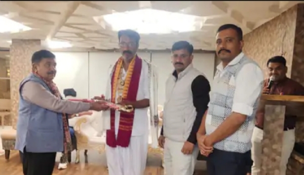 અનાવાડાની હરિૐ ગૌ શાળાના સાત દિવસીય મહોત્સવના મુખ્ય યજમાન તથા ગૌભક્ત નરેન્દ્રસિંહ ભાવસંગજી જાડેજા પરિવારનો સન્માન સમારોહ યોજાયો