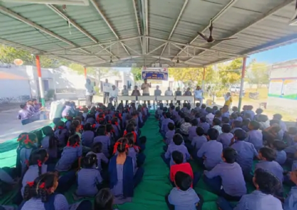 શેરગંજ પ્રાથમિક શાળામાં સ્વેટર વિતરણનો સમાજસેવાનો ઉમદા કાર્યક્રમ યોજાયો શેરગંજ પ્રાથમિક શાળામાં સ્વેટર વિતરણનો સમાજસેવાનો ઉમદા કાર્યક્રમ યોજાયો