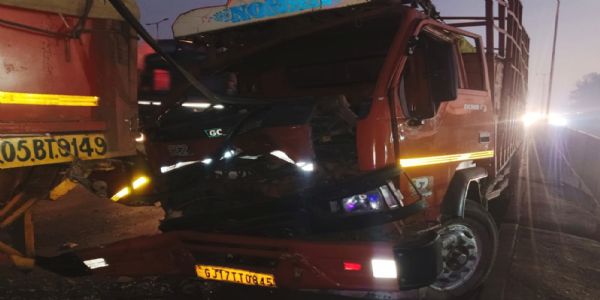 અંકલેશ્વર વાલિયા ચોકડી નજીક આગળ ચાલતા ટ્રક ટ્રેલરમાં પાછળથી ટેમ્પો અથડાયો