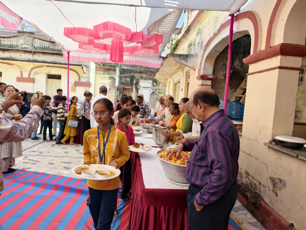 પોરબંદર પ્રવાસે આવતા વિદ્યાર્થીઓ માટે શિયાળ અને મોદી પરિવારનો અનોખો સેવાયજ્ઞ. પોરબંદર પ્રવાસે આવતા વિદ્યાર્થીઓ માટે શિયાળ અને મોદી પરિવારનો અનોખો સેવાયજ્ઞ.