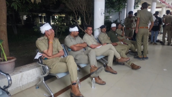 પોલીસ વિભાગ અને વન વિભાગ ઉપર હિંસક હુમલો પોલીસ વિભાગ અને વન વિભાગ ઉપર હિંસક હુમલો