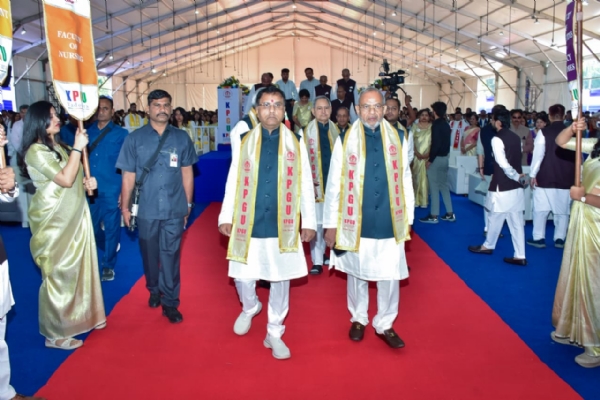 કેબિનેટ મંત્રી ડૉ. પ્રદીયુમન વાજા કેએપજીયૂના ગ્રેજ્યુએટ વિદ્યાર્થીઓને ગોલ્ડ અને ડિગ્રી એનાયત કર્યા કેબિનેટ મંત્રી ડૉ. પ્રદીયુમન વાજા કેએપજીયૂના ગ્રેજ્યુએટ વિદ્યાર્થીઓને ગોલ્ડ અને ડિગ્રી એનાયત કર્યા