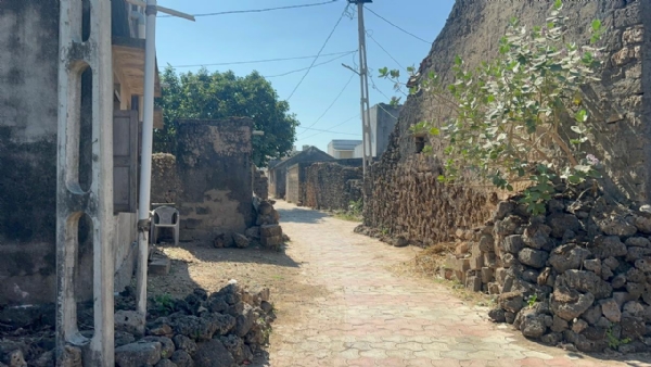 પોરબંદરના ગોસા ગામે દેશી બનાવટી બંદૂક થી યુવાનની હત્યા. પોરબંદરના ગોસા ગામે દેશી બનાવટી બંદૂક થી યુવાનની હત્યા.