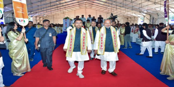 કેબિનેટ મંત્રી ડૉ. પ્રદીયુમન વાજા એ, પીજીયૂના ગ્રેજ્યુએટ વિદ્યાર્થીઓને ગોલ્ડ અને ડિગ્રી એનાયત કર્યા