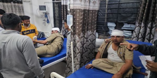 અંબાજી પાસેના ગામના આદિવાસી સમાજના લોકો દ્વારા પોલીસ વિભાગ અને વન વિભાગ ઉપર હિંસક હુમલો