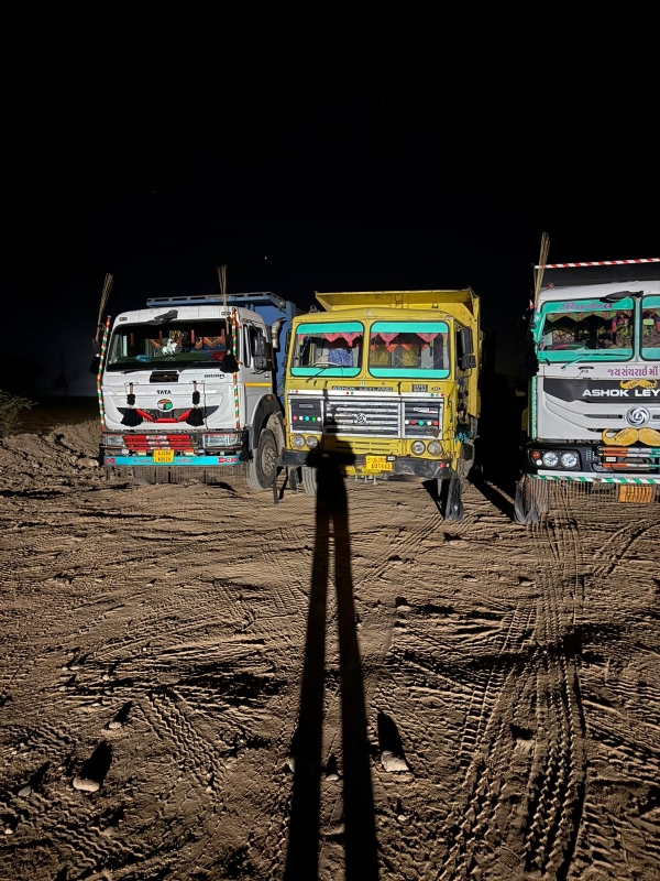 રામપુર (કોટ) ખાતે સાબરમતી નદીપટ્ટમાં ગેરકાયદેસર રેતી ખનન સામે મોટી કાર્યવાહી: રૂ. 1.60 કરોડના મશીનો-વાહનો જપ્ત, વધારાના રૂ. 1 કરોડના ડમ્પરો અટકાયત રામપુર (કોટ) ખાતે સાબરમતી નદીપટ્ટમાં ગેરકાયદેસર રેતી ખનન સામે મોટી કાર્યવાહી: રૂ. 1.60 કરોડના મશીનો-વાહનો જપ્ત, વધારાના રૂ. 1 કરોડના ડમ્પરો અટકાયત