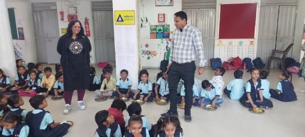 મામલતદારની મહેસાણાની શાળા નંબર ૭ ખાતે મધ્યાહ્ન ભોજન કેન્દ્રની અચાનક મુલાકાત મામલતદારની મહેસાણાની શાળા નંબર ૭ ખાતે મધ્યાહ્ન ભોજન કેન્દ્રની અચાનક મુલાકાત