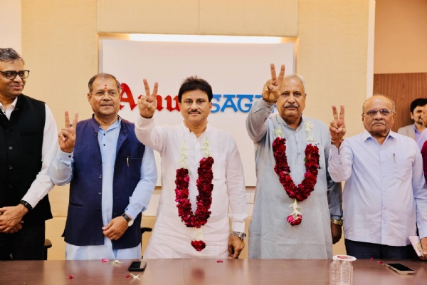 પશુપાલક અને ખેડૂતના કલ્યાણ માટે કાર્યરત અમુલ ફેડરેશનના ચેરમેન અશોકભાઈ ચૌધરીની દુધ સાગર ડેરીના ચેરમેન પદે નિમણૂંક પશુપાલક અને ખેડૂતના કલ્યાણ માટે કાર્યરત અમુલ ફેડરેશનના ચેરમેન અશોકભાઈ ચૌધરીની દુધ સાગર ડેરીના ચેરમેન પદે નિમણૂંક