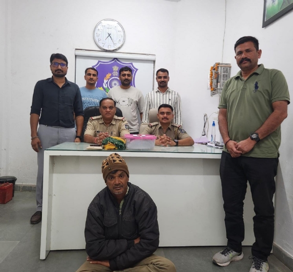 ગિલોસણ ગામેથી ગેરકાયદેસર ગાંજાનો વેપાર કરતા ઇસમને મહેસાણા તાલુકા પોલીસે ગાંજા સાથે ઝડપી NDPS હેઠળ કાર્યવાહી ગિલોસણ ગામેથી ગેરકાયદેસર ગાંજાનો વેપાર કરતા ઇસમને મહેસાણા તાલુકા પોલીસે ગાંજા સાથે ઝડપી NDPS હેઠળ કાર્યવાહી